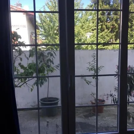 Apartment Spacious Ground Floor In Town Centre *