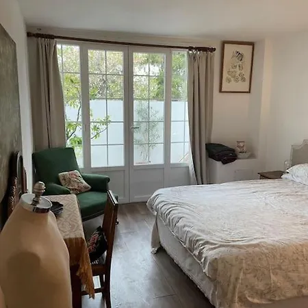 Spacious Ground Floor In Town Centre *