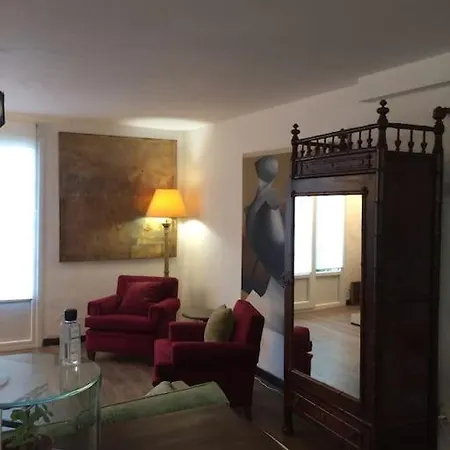 Spacious Ground Floor In Town Centre